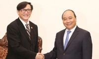 นายกรัฐมนตรี เหงวียนซวนฟุก ให้การต้อนรับเอกอัครราชทูตมาเลเซียและเอกอัครราชทูตไทยประจำเวียดนาม